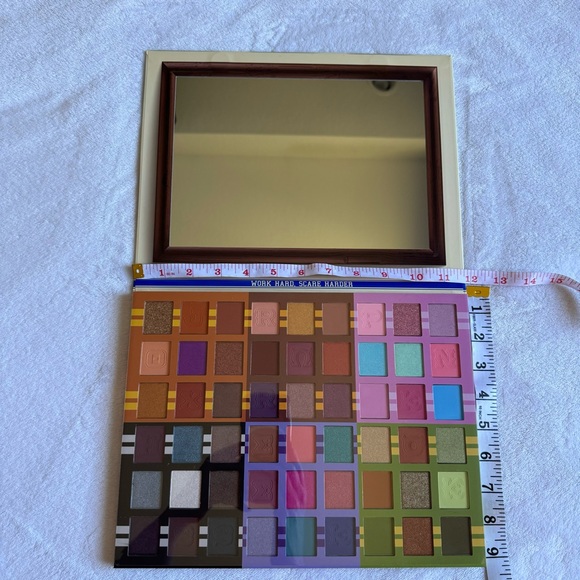 Revolution x Monsters University
Fraternity and Sorority Palette new with box #1 - Picture 2 of 8